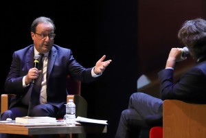 Temps présent. Les leçons du pouvoir avec François Hollande.